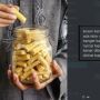 Kesusahan Buka Toples Kue, Pria Ini Mendadak Dapat Chat Begini dari Pak Kos