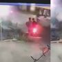 Keji, Pemotor Ini Sengaja Taruh Meja di Tengah Jalan hingga Picu Kecelakaan