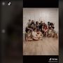 Dilarang Rapi! Viral Keluarga Foto Pakai Konsep Baju Compang Camping
