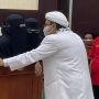 Rizieq Pakai Syal Palestina di Ruang Sidang: Dukung Kemerdekaan Dari Zionis