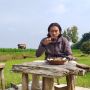 Unik! Pengunjung Bisa Makan dan Nongkrong di Tengah Sawah Mijen