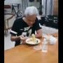 Membaca Simbol Ganjar Makan Mie Kuning Plus Sayur Hijau, 'Tanpa Saos Merah'