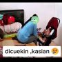 Bayi Dicueki Pengasuh yang Asyik Main HP, Ortu Kesal Tapi Tak Bisa Marah