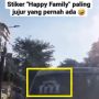 Viral Stiker Happy Family di Mobil, Pas di-Zoom Bikin Warganet Salah Fokus