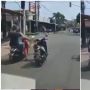 Aksi Nyeleneh Emak-emak: Parkir Motor di Tengah Jalan saat Lampu Merah