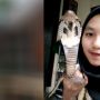 Kenal Ular Sejak Balita, Dara Cantik Asal Lembang Hidup Berdampingan dengan "Rambo"