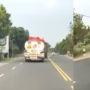 Ngeri Detik-Detik Truk Tangki Terguling, Ternyata Ini Hukuman untuk Sopir yang Mengantuk