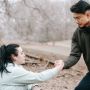 5 Tips Mengatasi Bad Mood agar Kembali Produktif, Salah Satunya Mendengarkan Musik