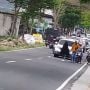 Viral Wanita Ngambek di Tengah Jalan, Aksinya sampai Bikin Macet