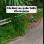 Wanita Putar Balik Lihat Nenek Rebahan di Tepi Jalan, Kisahnya Bikin Sedih
