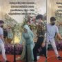 Pengantin Wanita Tunjukkan Aksi Debus di Pelaminan, Suami Auto Gemetar