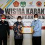 Tinjau Kepulangan Pekerja Migran, BPJamsostek Serahkan Bantuan Multivitamin