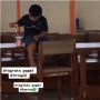 Viral Video Bocah Peras Mi Instan Sebelum Dimakan, Publik: Dingin Kagak Melepuh Iya