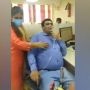 Viral Lelaki India Datang ke Kantor Pakai Tabung Oksigen, Tak Boleh Cuti!
