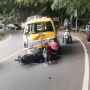 Bruk! Adu Banteng Motor vs Angkot, Pelajar SMA Dilarikan ke RSUD Cimacan