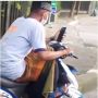 Viral Pemotor Bucin Bikin Pemobil Heran, Nekat Video Call Pacar Sambil Berkendara