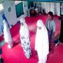 Terekam CCTV, Jemaah Wanita Jadi Korban Pelecehan Seksual saat Salat