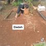 Bikin Mewek, Viral Video Anak Terus Bangunkan Ibunya yang Berada di Dalam Kubur