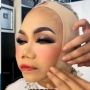 Viral MUA Sulap Nenek Bak Jadi Gadis, Kulit Keriput Hilang Cuma Pakai Ciput