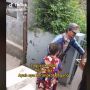 Lagi Asyik Main Ketemu Ayah Dagang Keliling, Aksi Dua Bocah Ini Bikin Baper