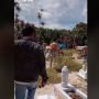 Viral Geng SMA Rayakan Kelulusan di Makam Sahabat, Wujudkan Rencana Milik Almarhum
