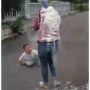 Lihat Ibunya Diguyur Tepung saat Ultah, Anak Panik Sampai Nangis Kejer