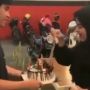 Pria Beri Kejutan Uang dalam Kue Tart ke Cewek, Endingnya Batal Romantis