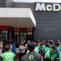 Menu BTS Meal MCD Serang Picu Kerumunan, Antrean Dijaga Ketat Polisi
