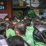 Penampakan Kerumunan Ojol Antre BTS Meal di McDonald