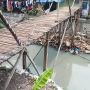 Miris! Jembatan Reyot di Jakarta Barat, Warga Cemas, Ibu Hamil Nyaris Jadi Korban