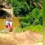 Fakta Tiga Pelajar SD Bergelantung Tali Menyebrangi Sungai: Berada di Kebun Sawit