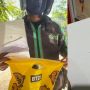 Driver Ojol Rela Antre BTS Meal, Penggemar Beri Album BTS Terbaru