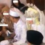 Peluk Seorang Ibu, Aksi Pengantin Pria Bikin Istri Gagal Anggun di Depan Umum