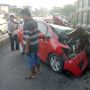 Sopir Ngantuk, Honda Jazz Seruduk Truk di Bandar Lampung