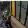 Terekam CCTV, Maling Gasak Motor di Rumah Dekat Kantor Wali Kota Jakarta Selatan