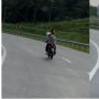 Kelakuan Kocak Pemotor saat Lampu Sein Mati Bikin Ngakak, Kode Beloknya Jadi Sorotan