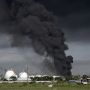 Kepulan Asap Hitam Terlihat di Tanki Pertamina Cilacap yang Terbakar