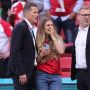 Tangis Istri Pecah Lihat Christian Eriksen Kolaps di Lapangan