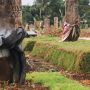 Kain Penanda Makam Covid-19 di TPU Srengseng Sawah