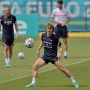 Tak Kenal Kata Tua, Intip Aksi Luka Modric Gocek Dua Pemain Real Madrid di Sesi Latihan