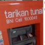 Pembobol ATM Bersimbah Darah Terkena Senjatanya Sendiri, Netizen: Weapon Eat Master