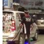 Toyota Avanza Jadi Tontonan Publik Saat Isi Bensin, Ini Sebabnya