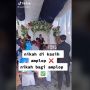 Menyentuh! Aksi Pengantin Berbagi Amplop ke Tamu Pernikahan Ini Panen Pujian
