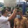 Tinjau Vaksinasi di Sunter Agung, Anies Berikan Topinya ke Pak RW Gara-gara Ini