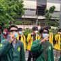 Aliansi BEM SI Aksi di Gedung KPK, Massa Bawa Kain Hitam untuk Tutup Mata Sindir Firli