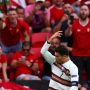 Kocak! Warganet Direct Message Cristiano Ronaldo, Minta Geser iPhone 12 Supaya Harga Turun