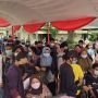 Petugas Vaksin Cilegon Ngamuk, Warga Berkerumun Saat Antre Cetak Sertifikat