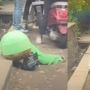 Viral Kisah Pilu Badut Pengamen Kelaparan sampai Tertidur di Pinggir Jalan