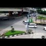 Video Detik-detik Kecelakaan Beruntun, Motor Terjepit Mobil dan Truk di Sumsel