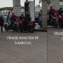 Hujat Pemotor Tak Turun saat Isi Bensin, Pria Ini Balik Dikritik Publik